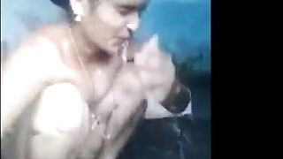 Indian milf bathing and showing her beautiful pussy