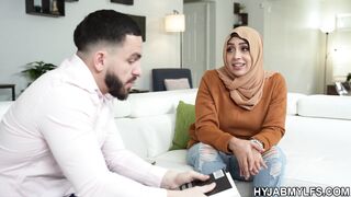 Social media expert helps Arab woman taking sexy photos and videos