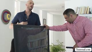 Horny Tbabe Eva Maxim invites handy man to fuck her wet ass