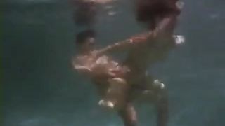 Underwater fuck!!